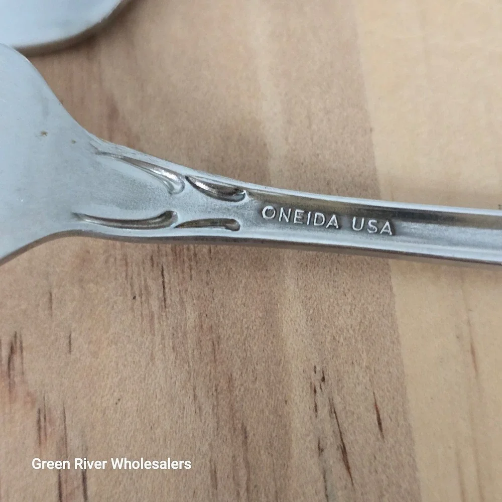 ONEIDA USA Stainless Steel‎ Soup Spoons Set of 2 Silver Floral Handle Elegant